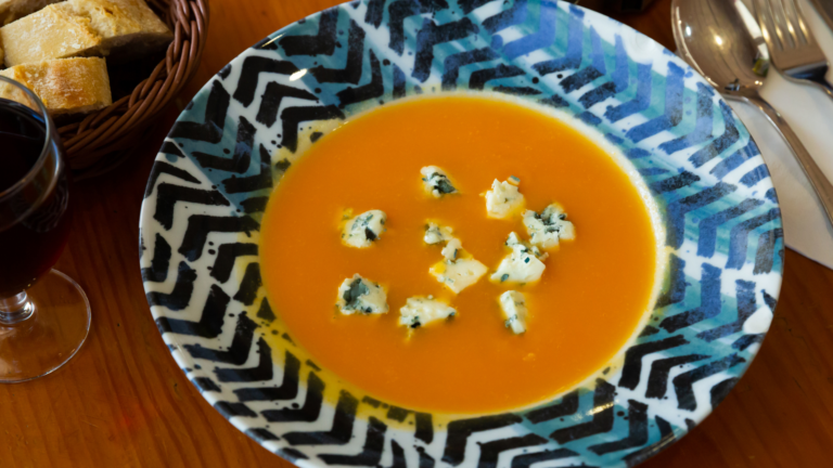 Soupe à la carotte, citrouille et au Roquefort Vernières