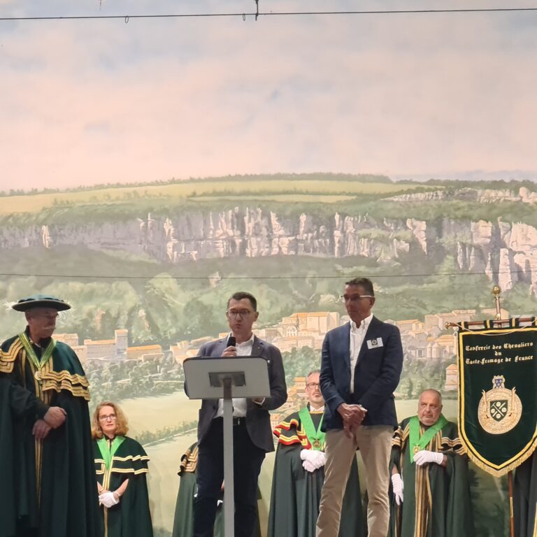 Le Chapitre de la Confrérie des Chevaliers du Taste Fromage de France à Roquefort-sur-Soulzon